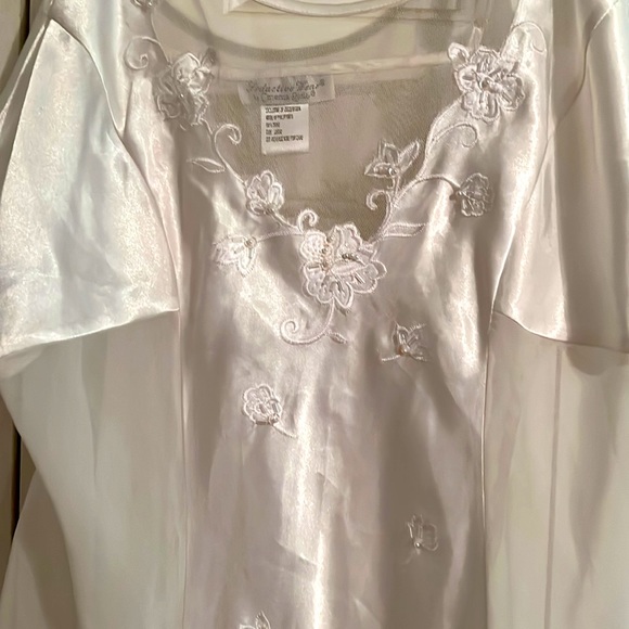 Vintage Seductive Wear by Cinema Exoile White Shear Satin Teddy. Size large. - Picture 2 of 10